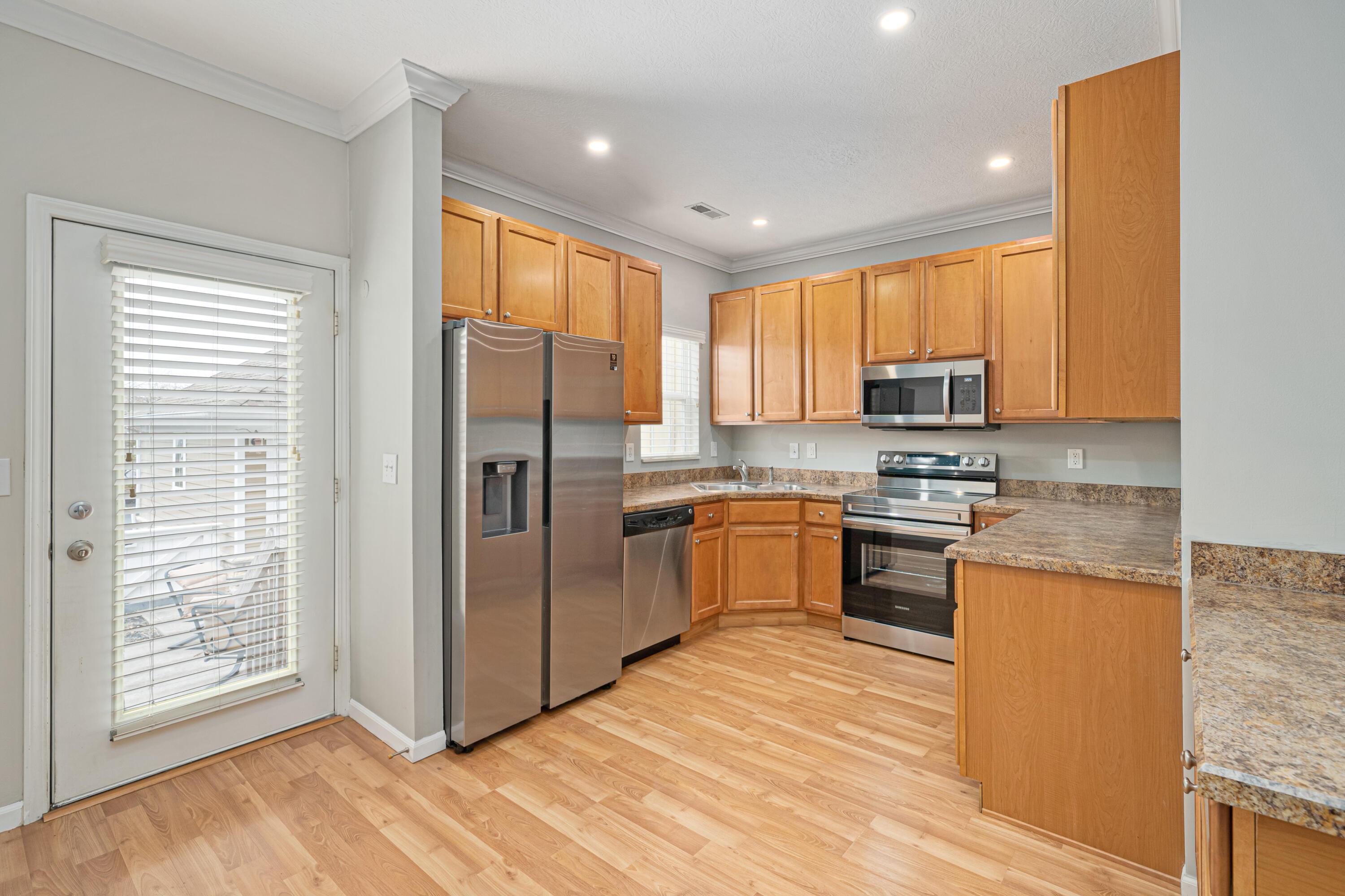57 Traditions Way Powell, OH 43065 - Photo 9 of 33 Eat-in Kitchen