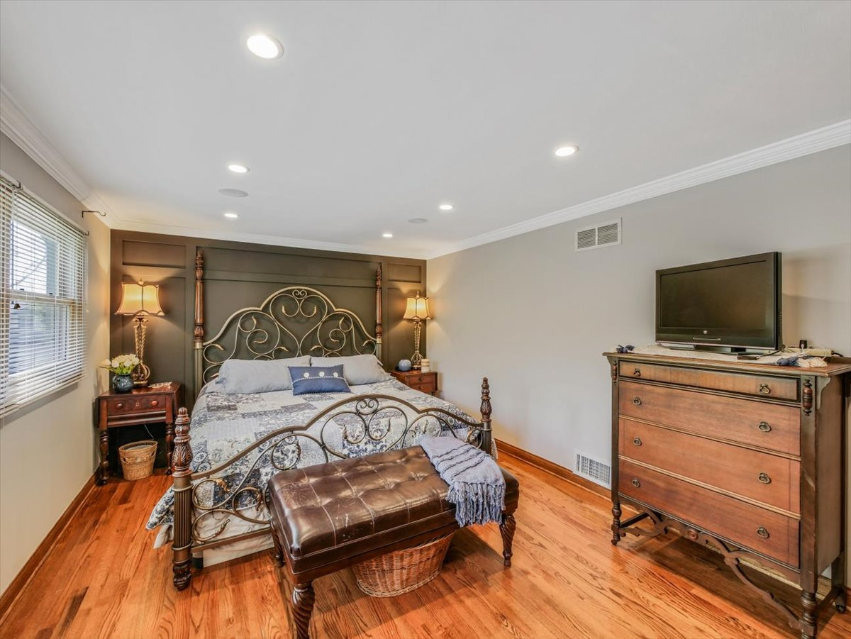 333 Rugby Place Schaumburg, IL 60169 - Photo 11 of 34 a bedroom with furniture and a flat screen tv