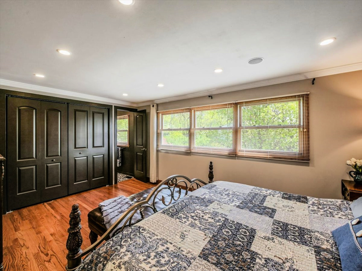 333 Rugby Place Schaumburg, IL 60169 - Photo 12 of 34 a bed sitting in a spacious bedroom next to a window