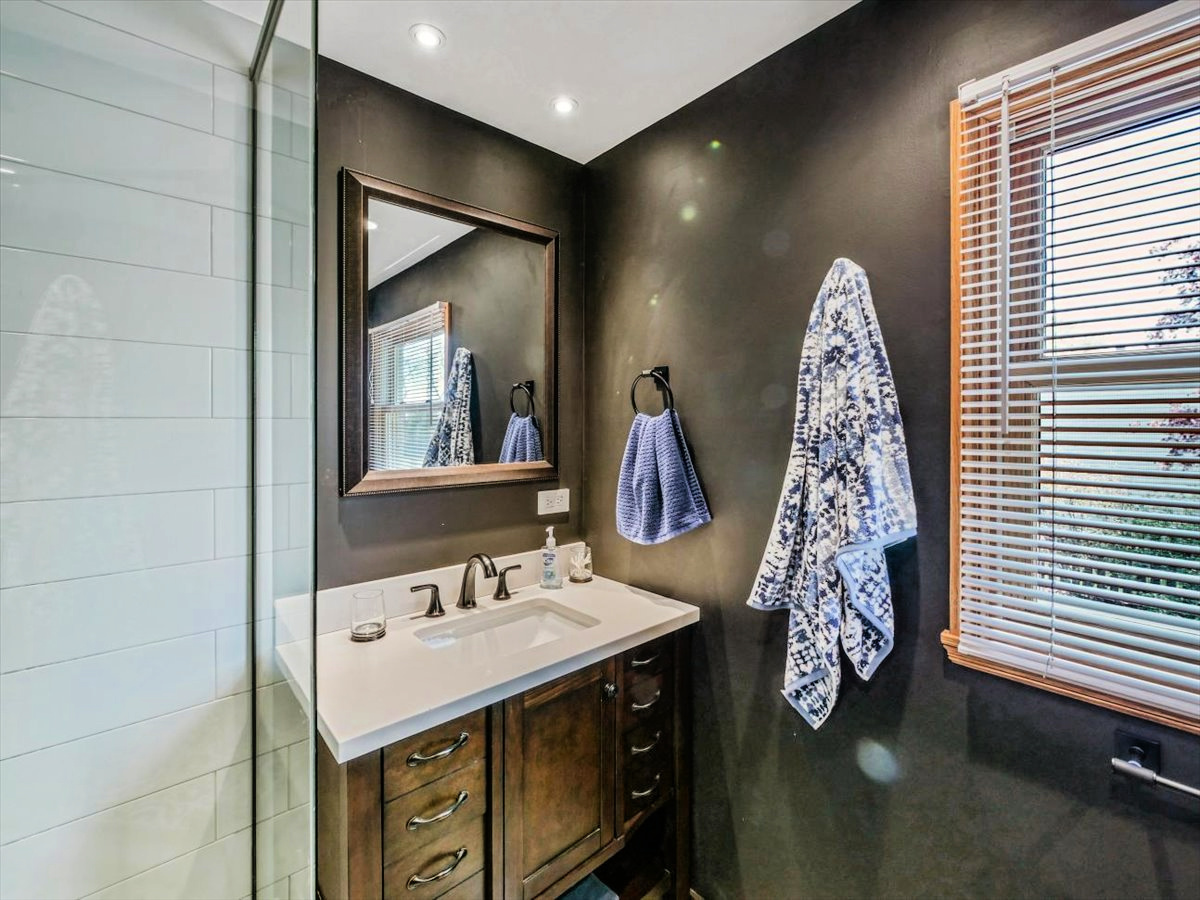 333 Rugby Place Schaumburg, IL 60169 - Photo 13 of 34 a bathroom with a sink vanity and a mirror