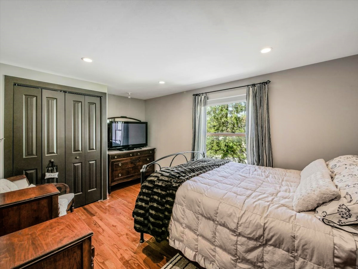 333 Rugby Place Schaumburg, IL 60169 - Photo 19 of 34 a bedroom with a bed and wooden floor