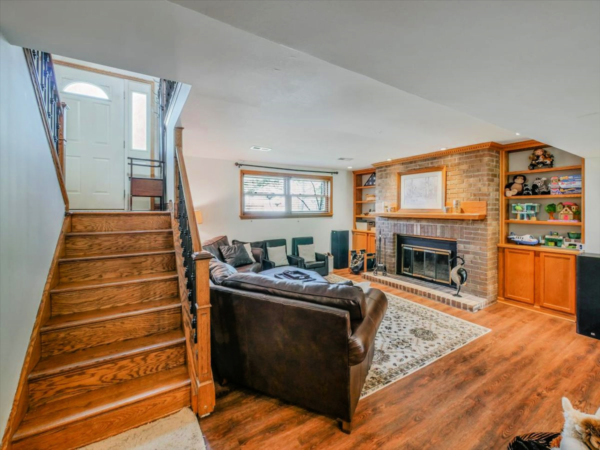 333 Rugby Place Schaumburg, IL 60169 - Photo 20 of 34 a living room with furniture and a fireplace