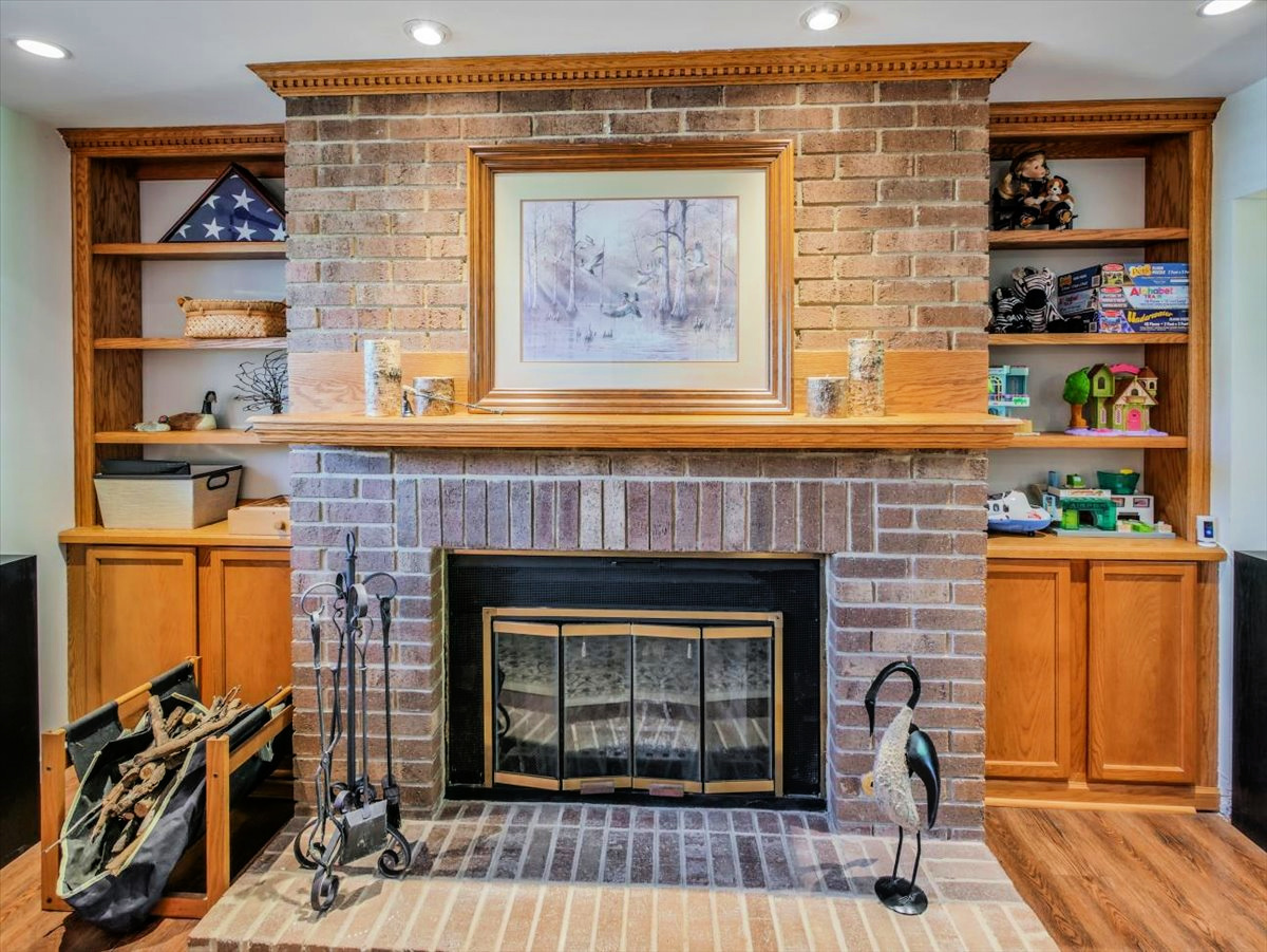 333 Rugby Place Schaumburg, IL 60169 - Photo 23 of 34 a living room with a fireplace