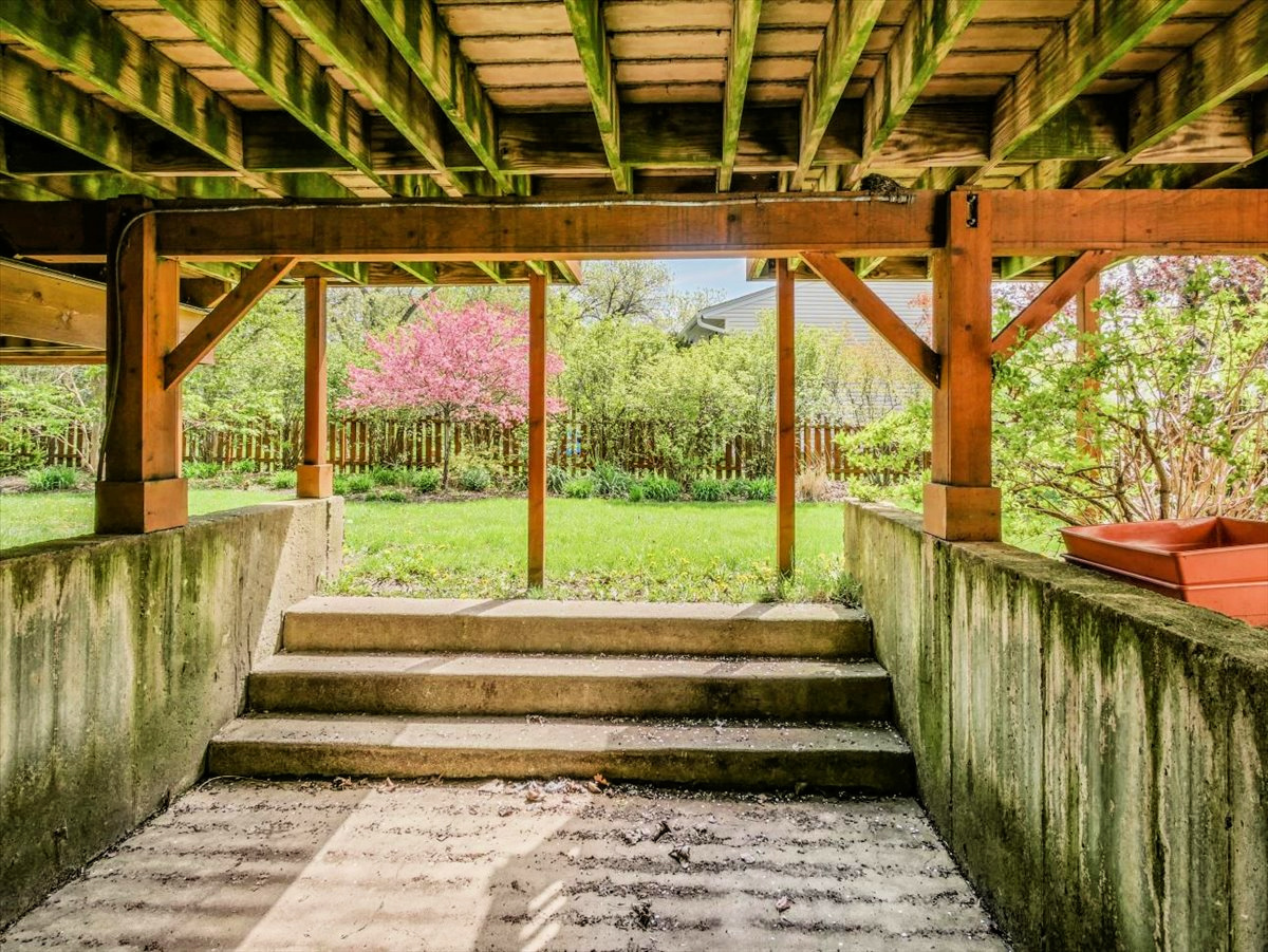 333 Rugby Place Schaumburg, IL 60169 - Photo 25 of 34 a view of a pathway of a building