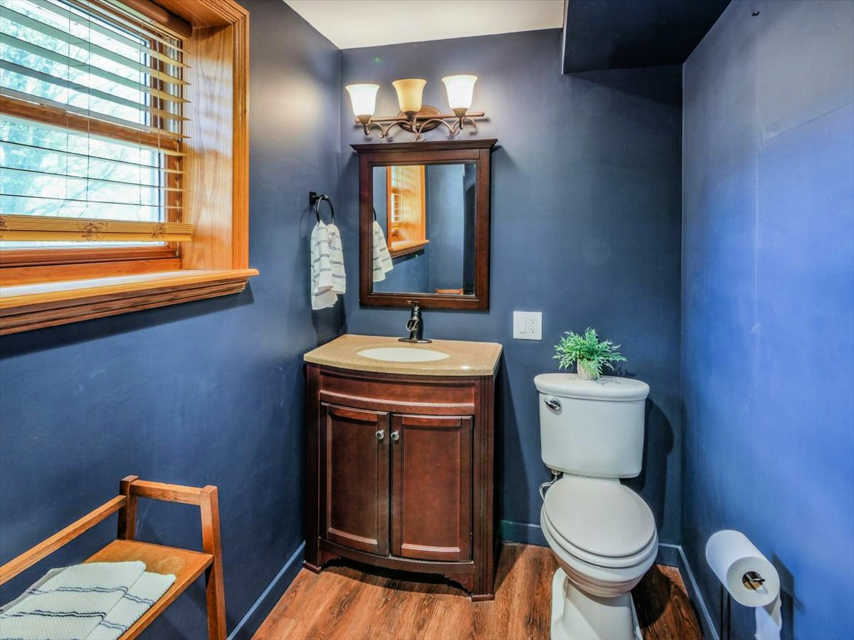 333 Rugby Place Schaumburg, IL 60169 - Photo 28 of 34 a bathroom with a toilet a sink and mirror
