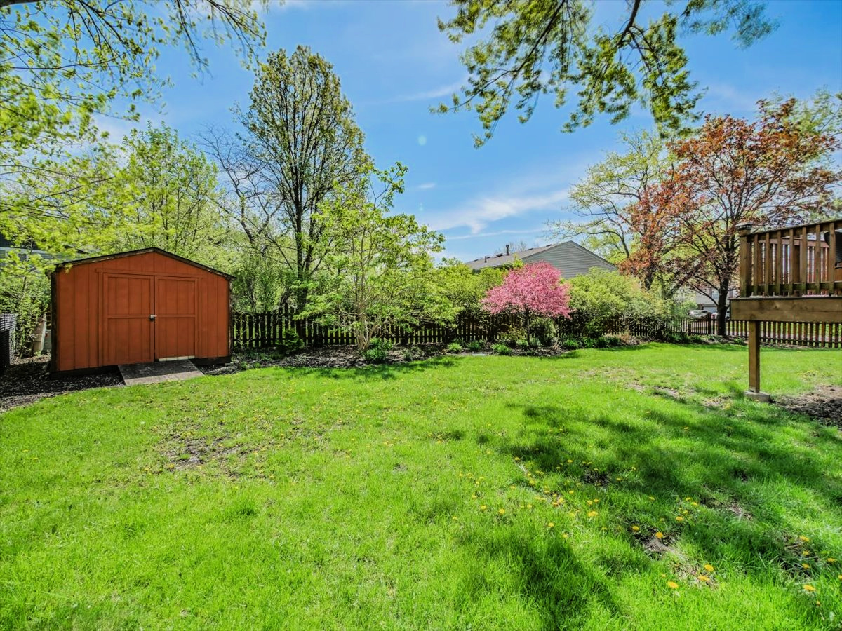 333 Rugby Place Schaumburg, IL 60169 - Photo 31 of 34 a view of a garden