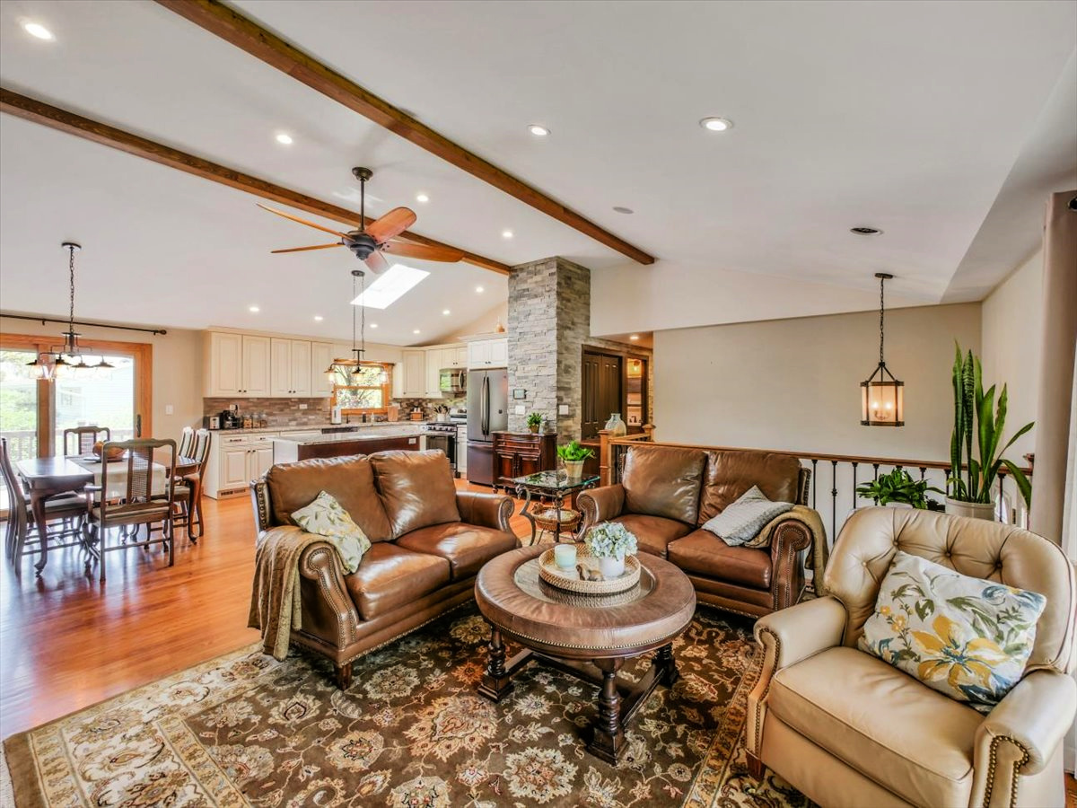 333 Rugby Place Schaumburg, IL 60169 - Photo 5 of 34 a living room with furniture kitchen view and a table