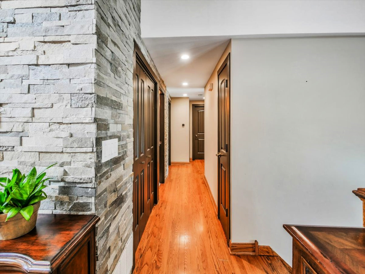 333 Rugby Place Schaumburg, IL 60169 - Photo 10 of 34 a view of a hallway with wooden floor and a potted plant