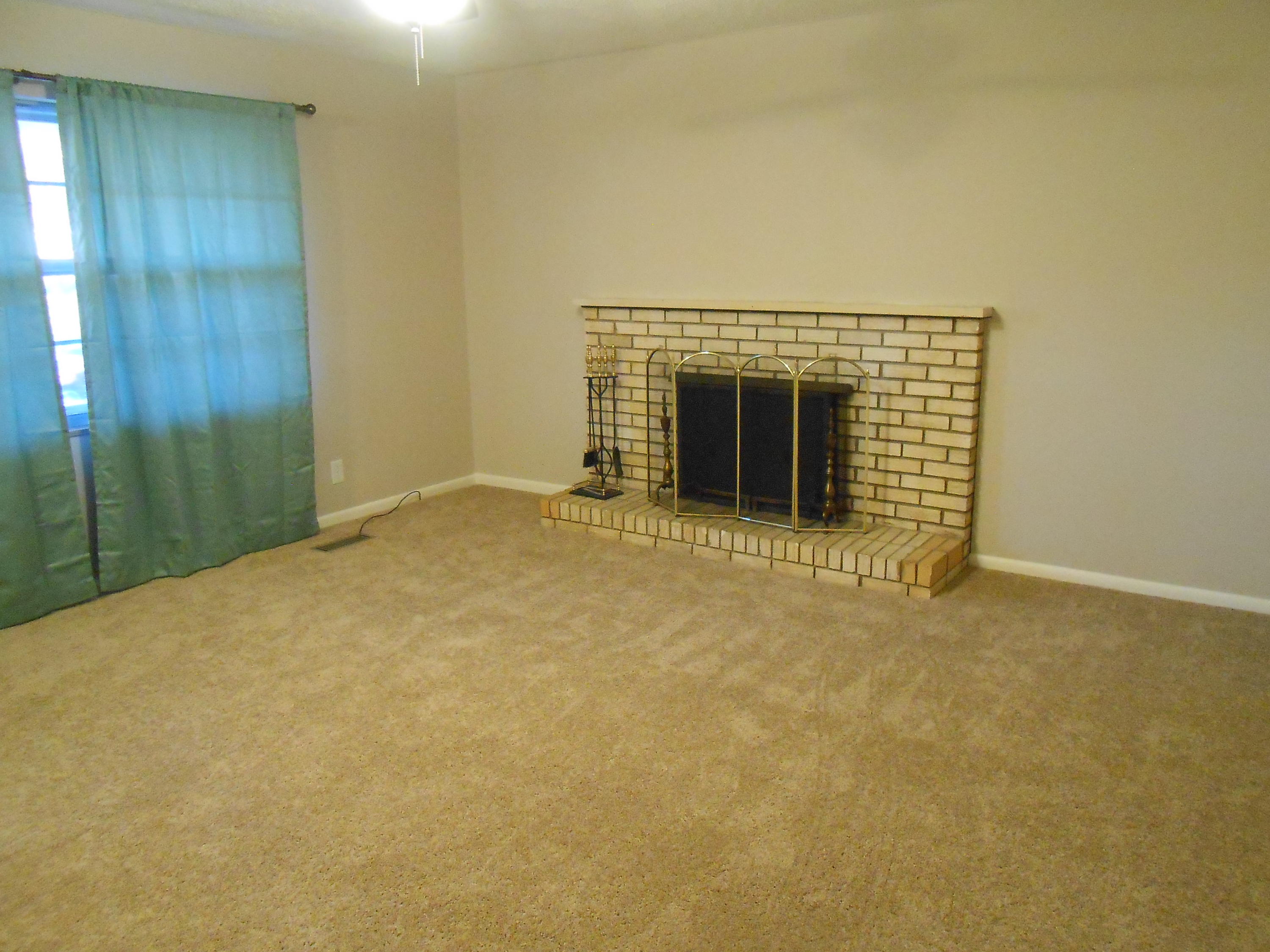 701 Summit View Road Knoxville, TN 37920 - Photo 3 of 14 Living Room