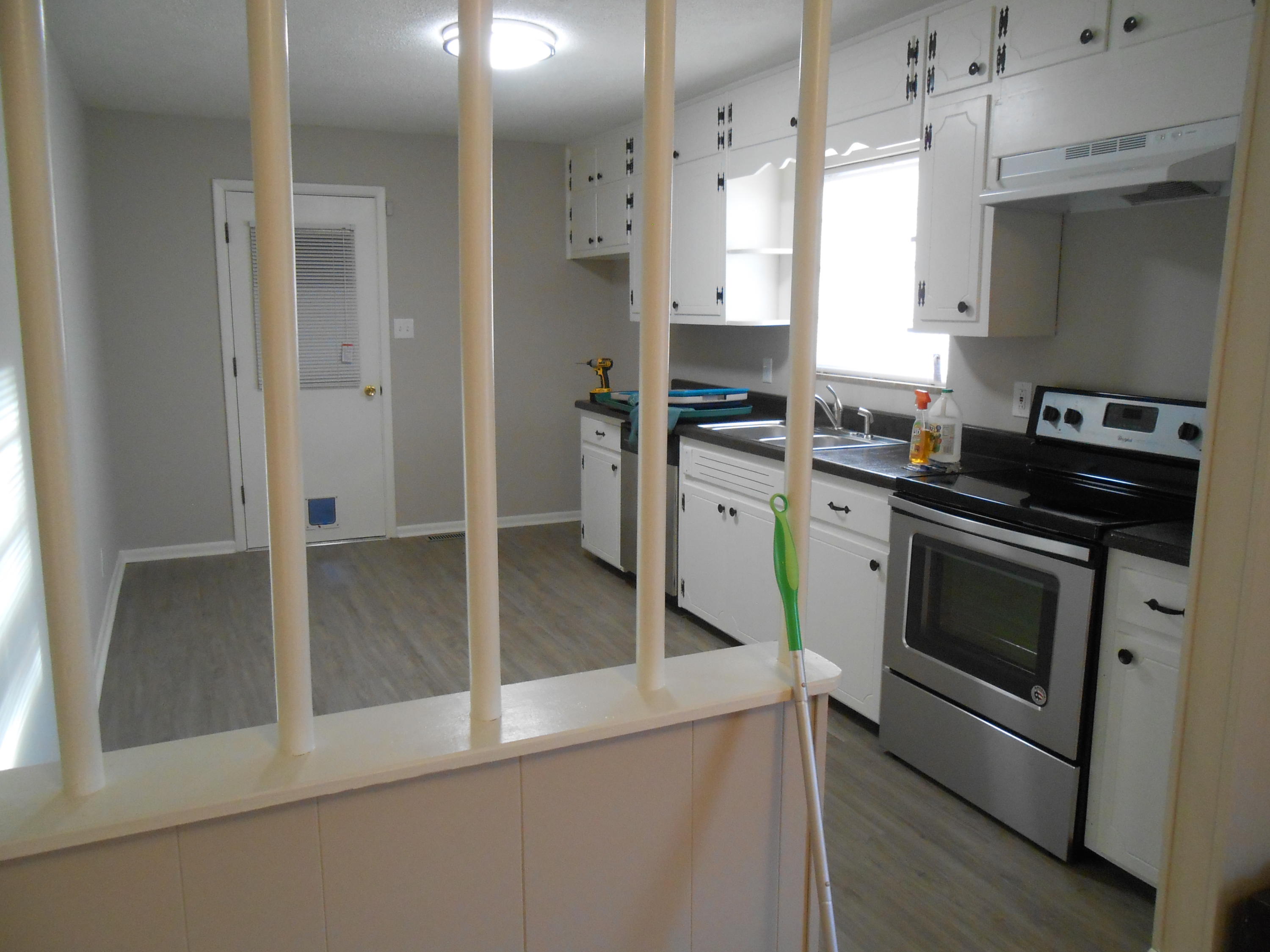 701 Summit View Road Knoxville, TN 37920 - Photo 6 of 14 Kitchen
