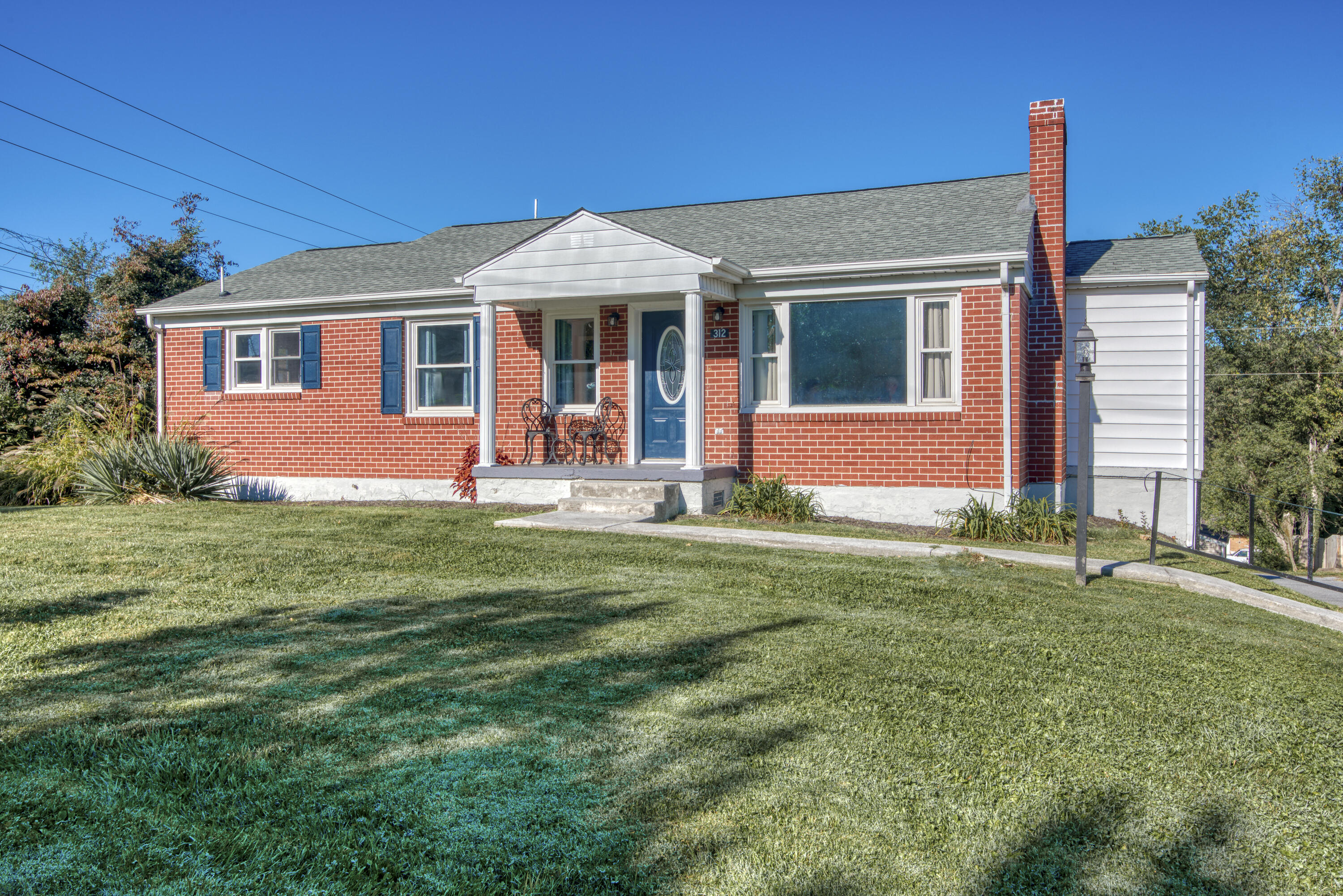 312 Cherokee Road Bristol, VA 24201 - Photo 1 of 18 312-Cherokee-Bristol-VA Matt-Smith-Realt