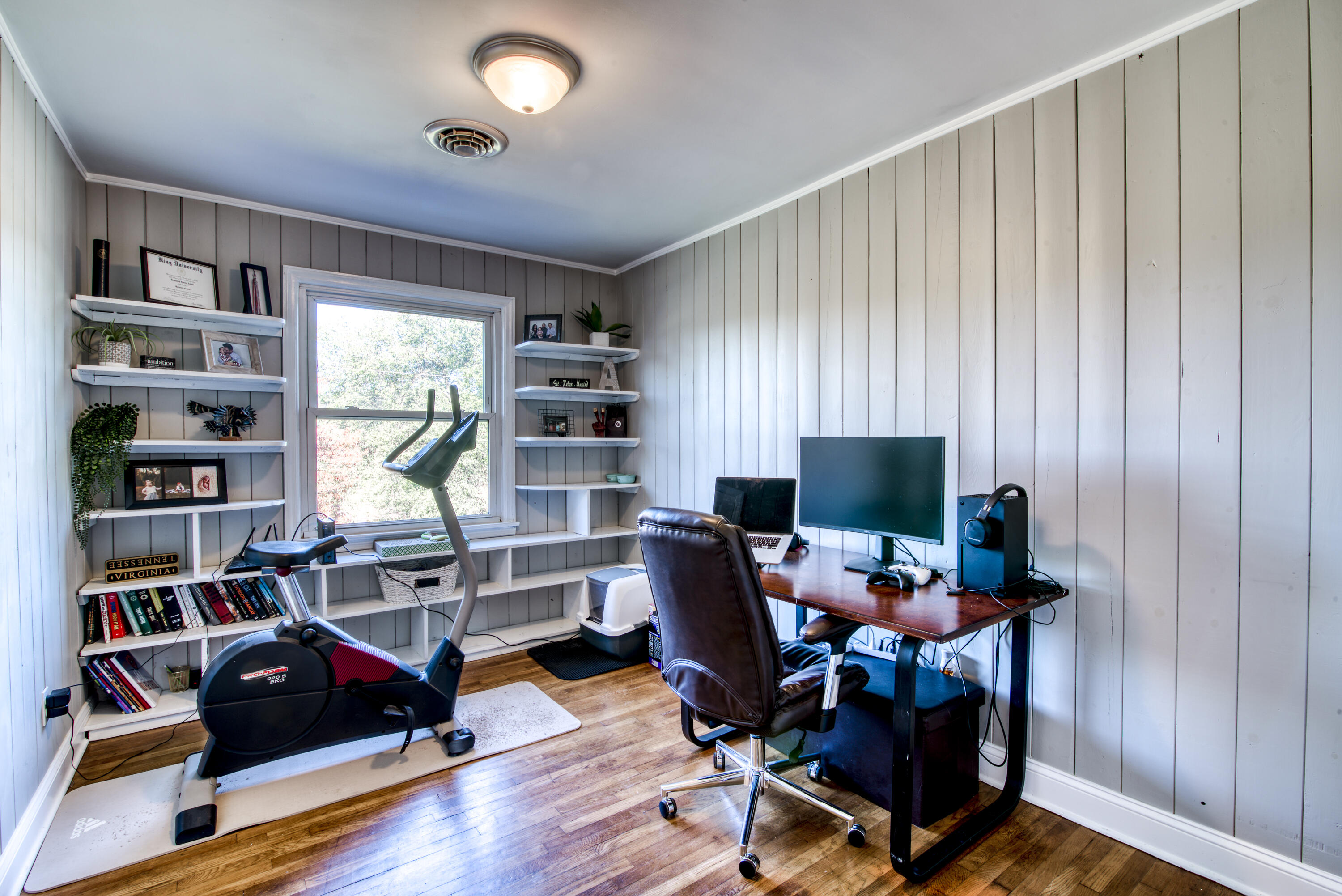 312 Cherokee Road Bristol, VA 24201 - Photo 12 of 18 312-Cherokee-Bristol-VA Matt-Smith-Realt