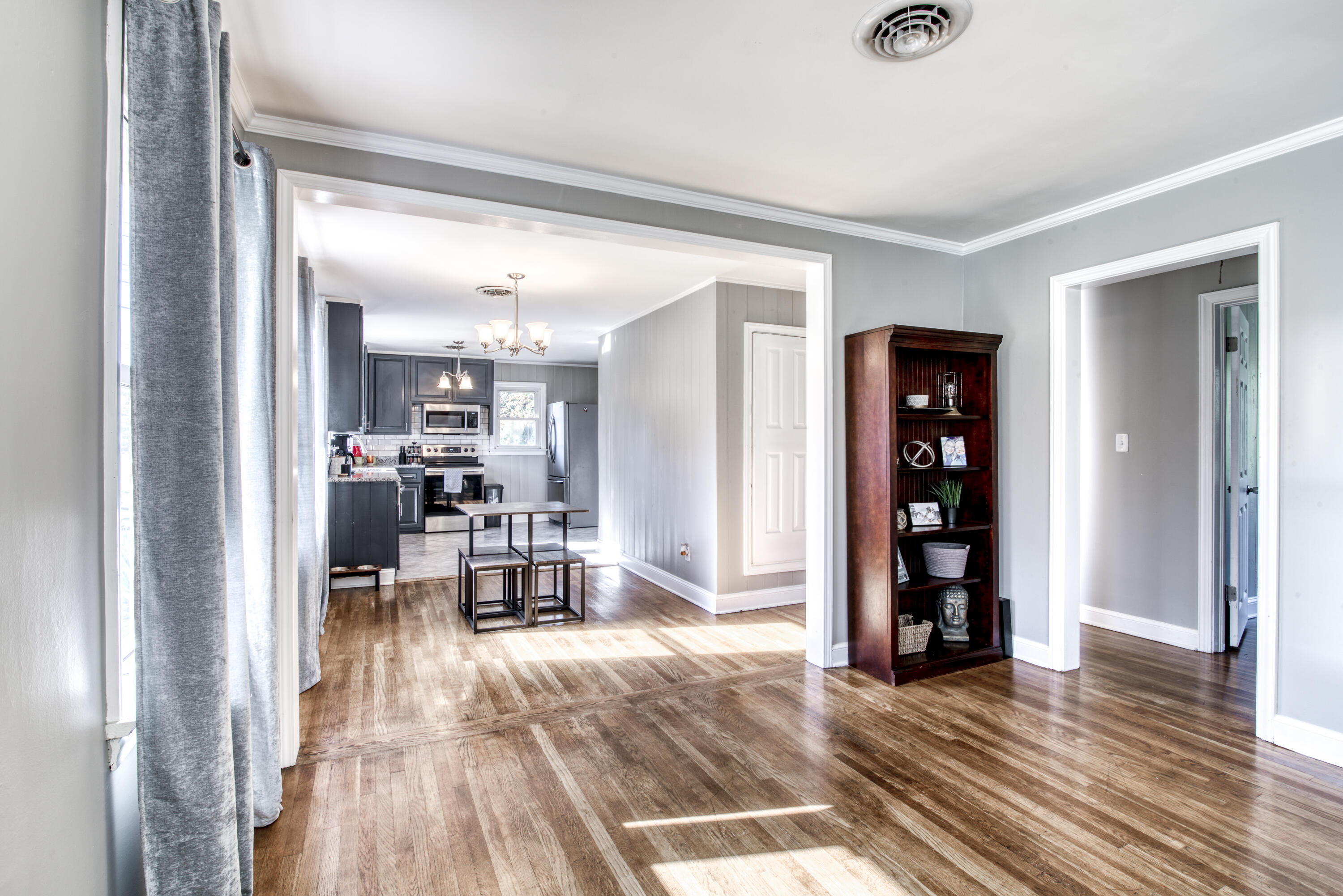 312 Cherokee Road Bristol, VA 24201 - Photo 6 of 18 312-Cherokee-Bristol-VA Matt-Smith-Realt