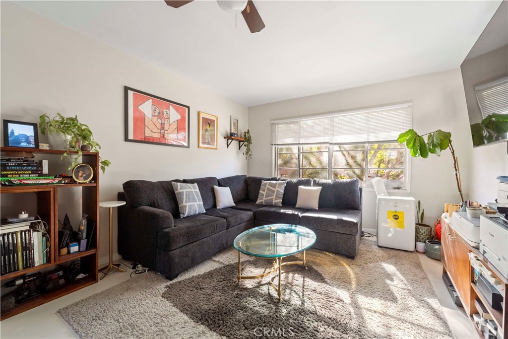 4051 Abourne Road, Unit D Los Angeles, CA 90008 - Photo 3 of 15 Living Room