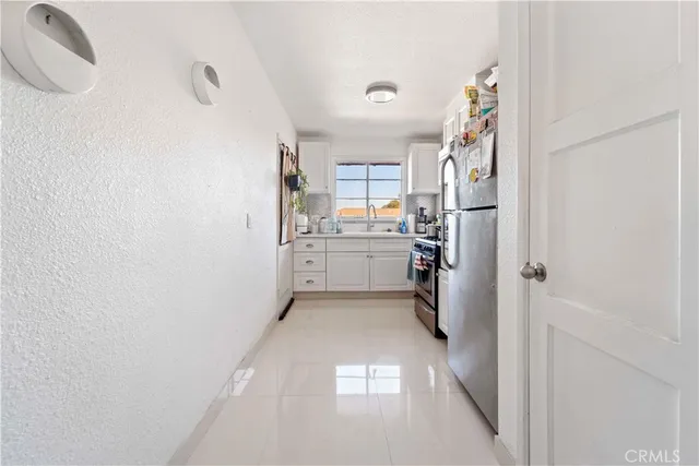 $2,300 | 4051 Abourne Road, Unit D, Los Angeles, CA 90008