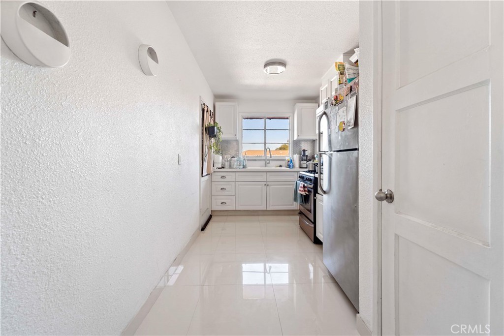 4051 Abourne Road, Unit D Los Angeles, CA 90008 - Photo 5 of 15 Kitchen