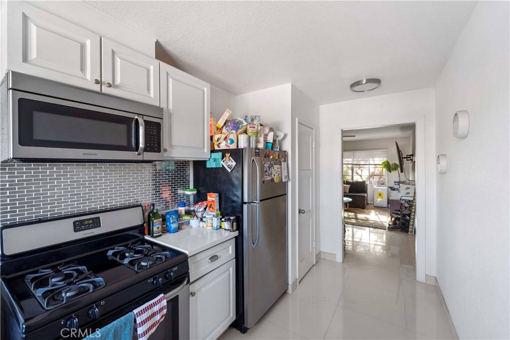 4051 Abourne Road, Unit D Los Angeles, CA 90008 - Photo 6 of 15 Kitchen