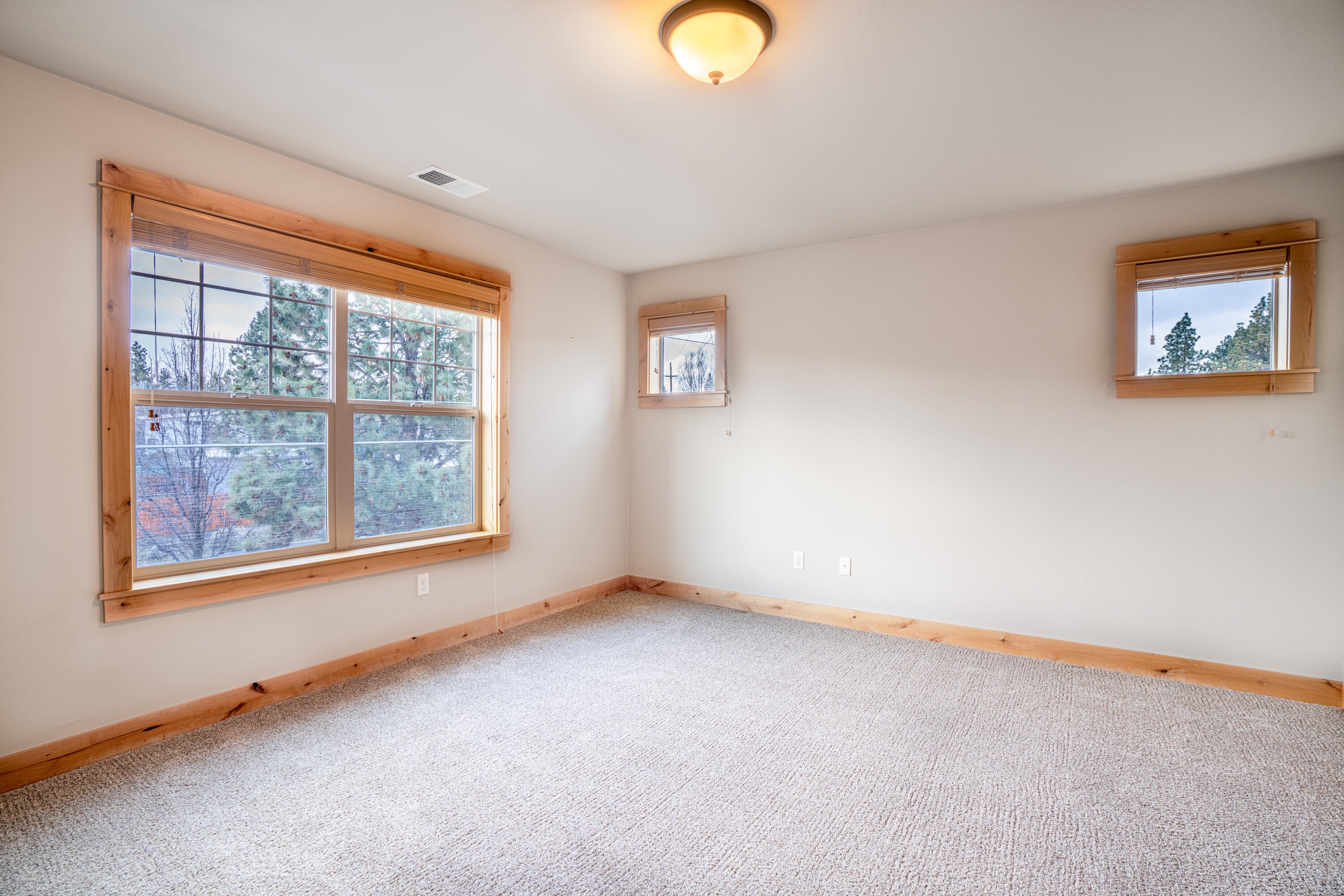 887 Southwest Blakely Road Bend, OR 97702 - Photo 24 of 35 24