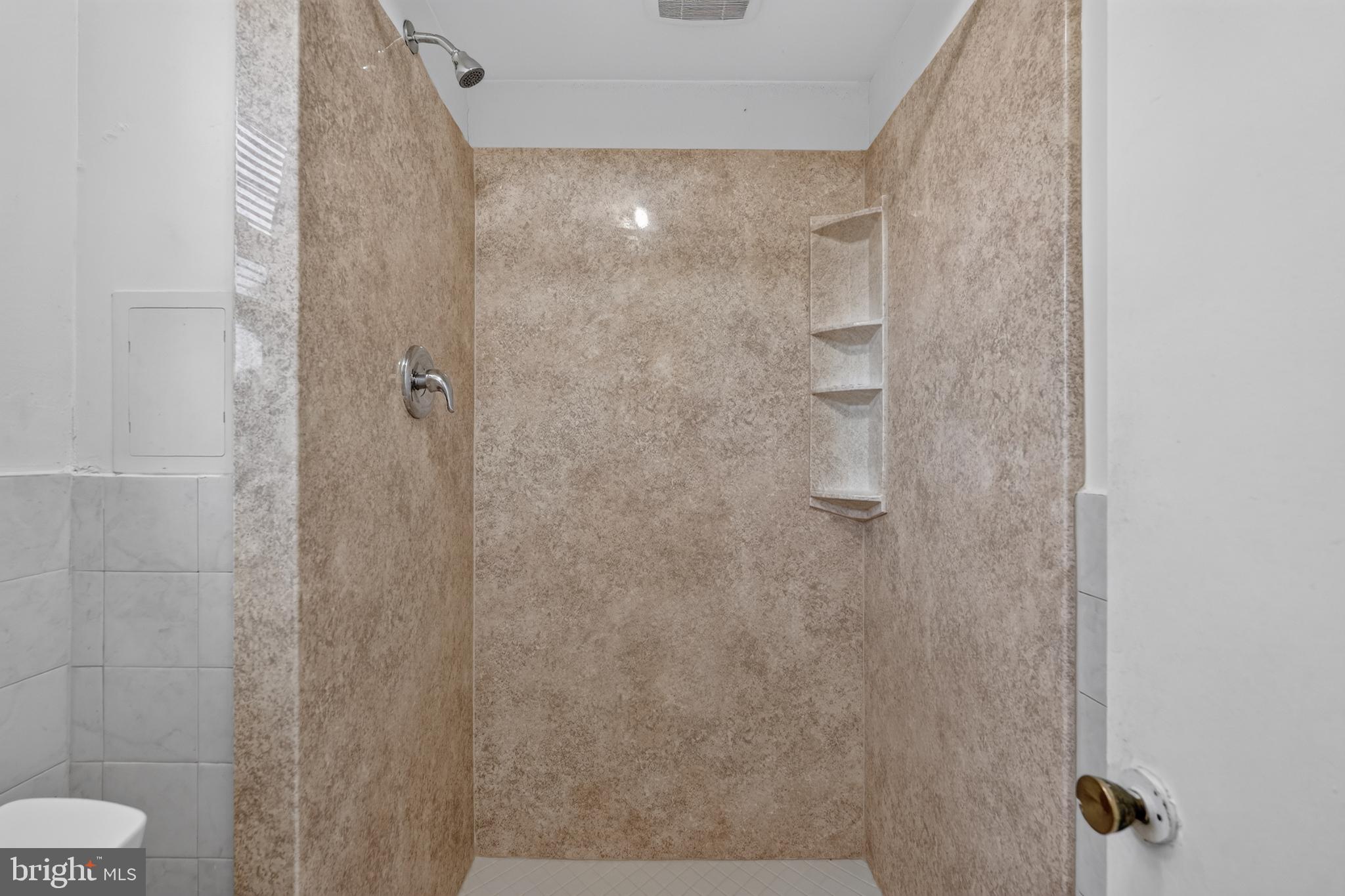 1100 Surrey Road Philadelphia, PA 19115 - Photo 17 of 31 Master Bathroom