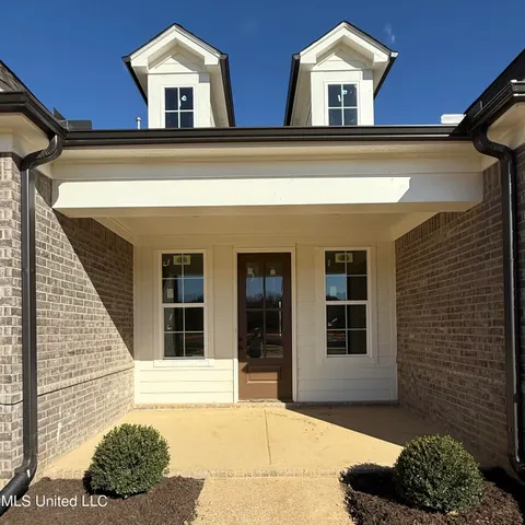 $348,900 | 582 Bolivar Drive, Nesbit, MS 38651