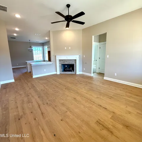 $348,900 | 582 Bolivar Drive, Nesbit, MS 38651