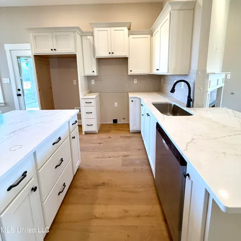 $348,900 | 582 Bolivar Drive, Nesbit, MS 38651