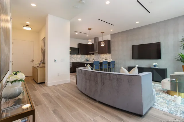 $3,000 | 123 Lexington Avenue, Unit 1210, San Antonio, TX 78205