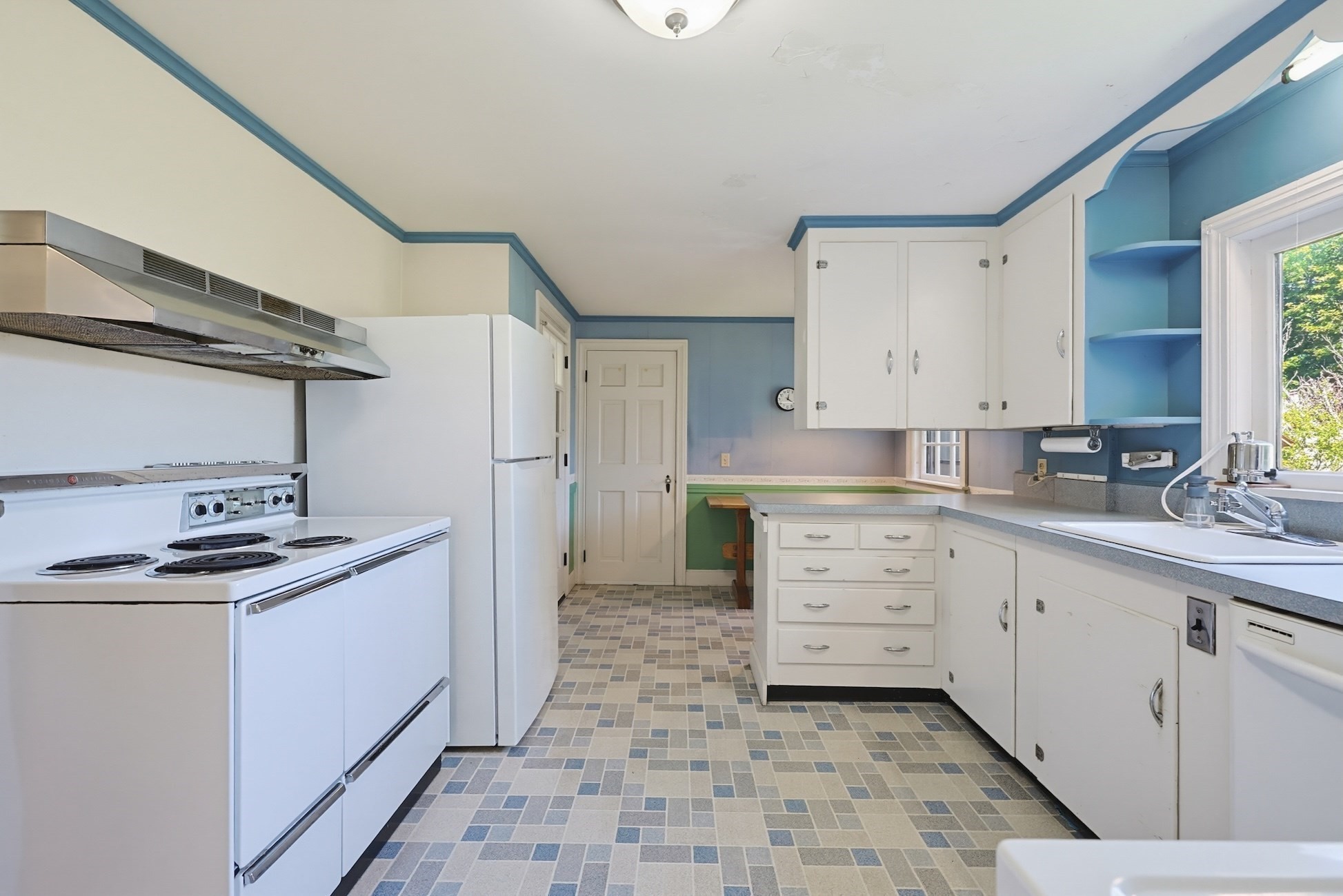 24 Stark Road Worcester, MA 01602 - Photo 7 of 42 Gallery Image 7