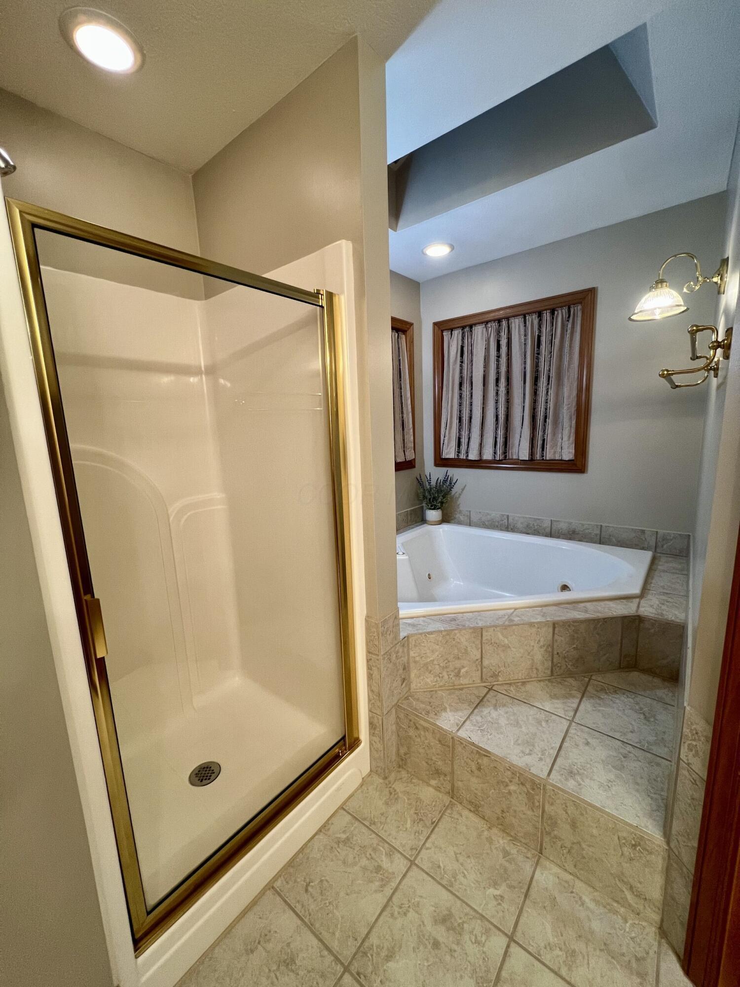 4760 Hopewell Church Road Southwest Lancaster, OH 43130 - Photo 16 of 39 Owners Suite Full Bath