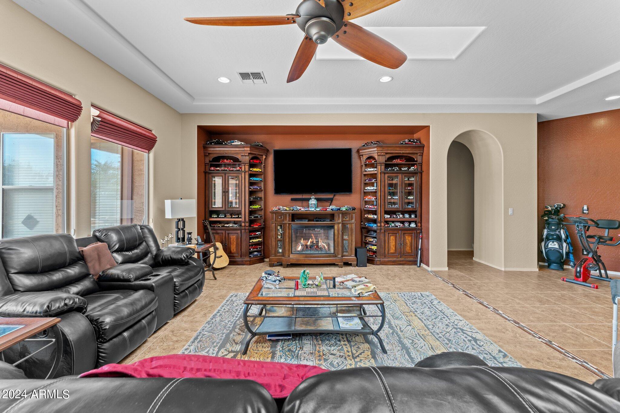 23035 West Sierra Ridge Way Wittmann, AZ 85361 - Photo 3 of 38 19-web-or-mls-DSC07904