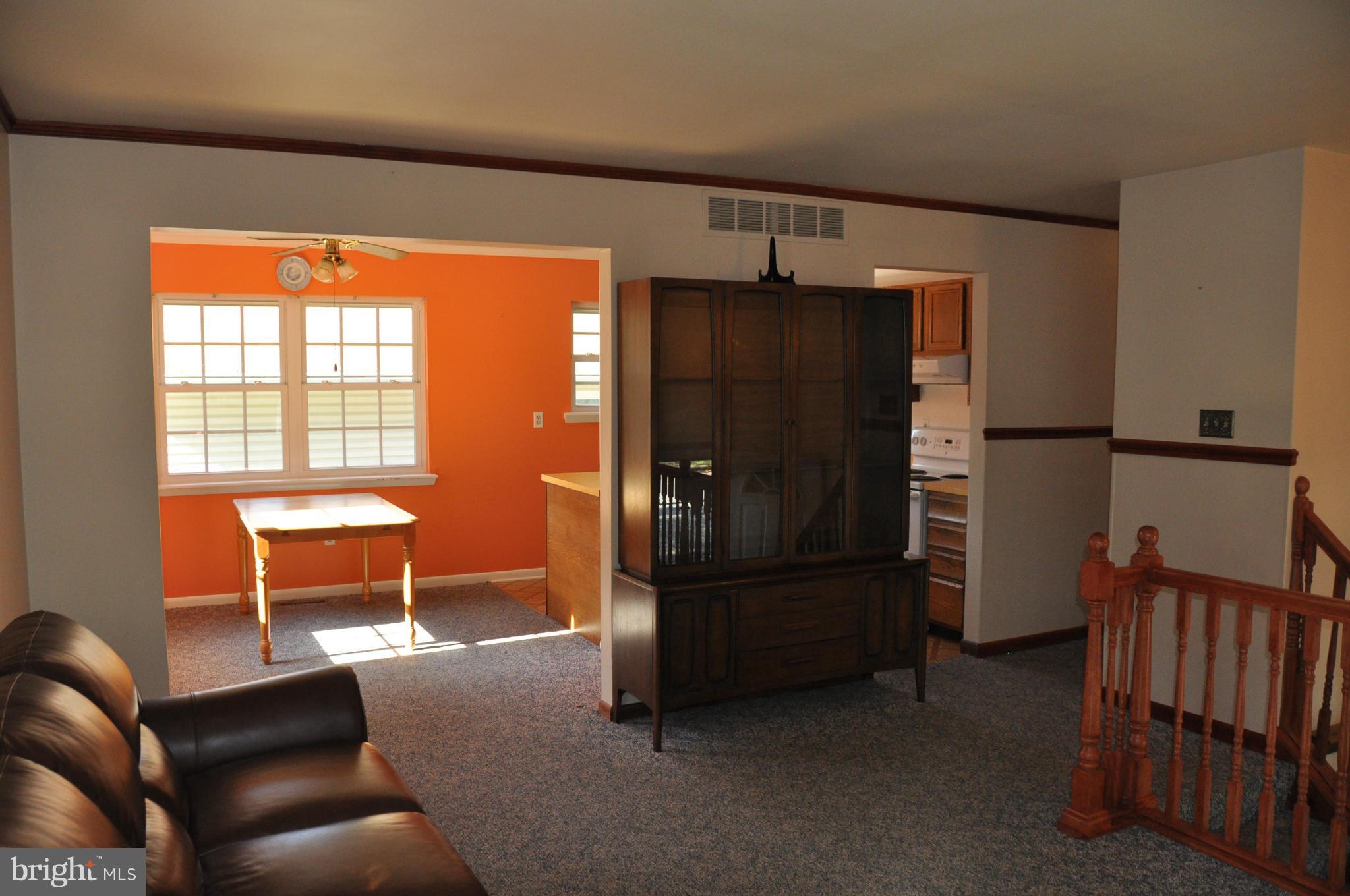 1621 Cambridge Road Edgewater, MD 21037 - Photo 3 of 22 Living Room