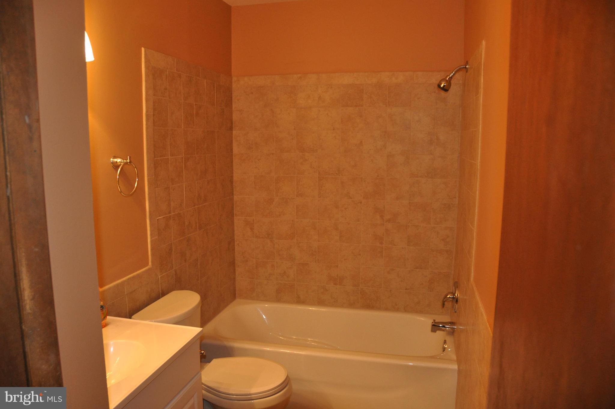 1621 Cambridge Road Edgewater, MD 21037 - Photo 8 of 22 Bath