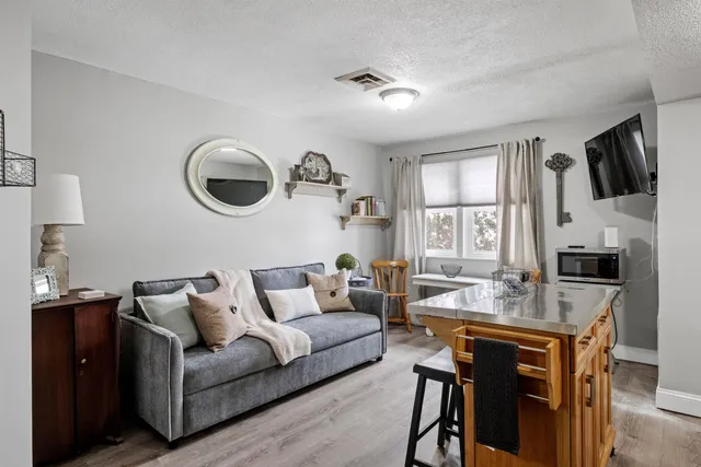 $2,550 | 5-5 Blackstone Drive, Nashua, NH 03063