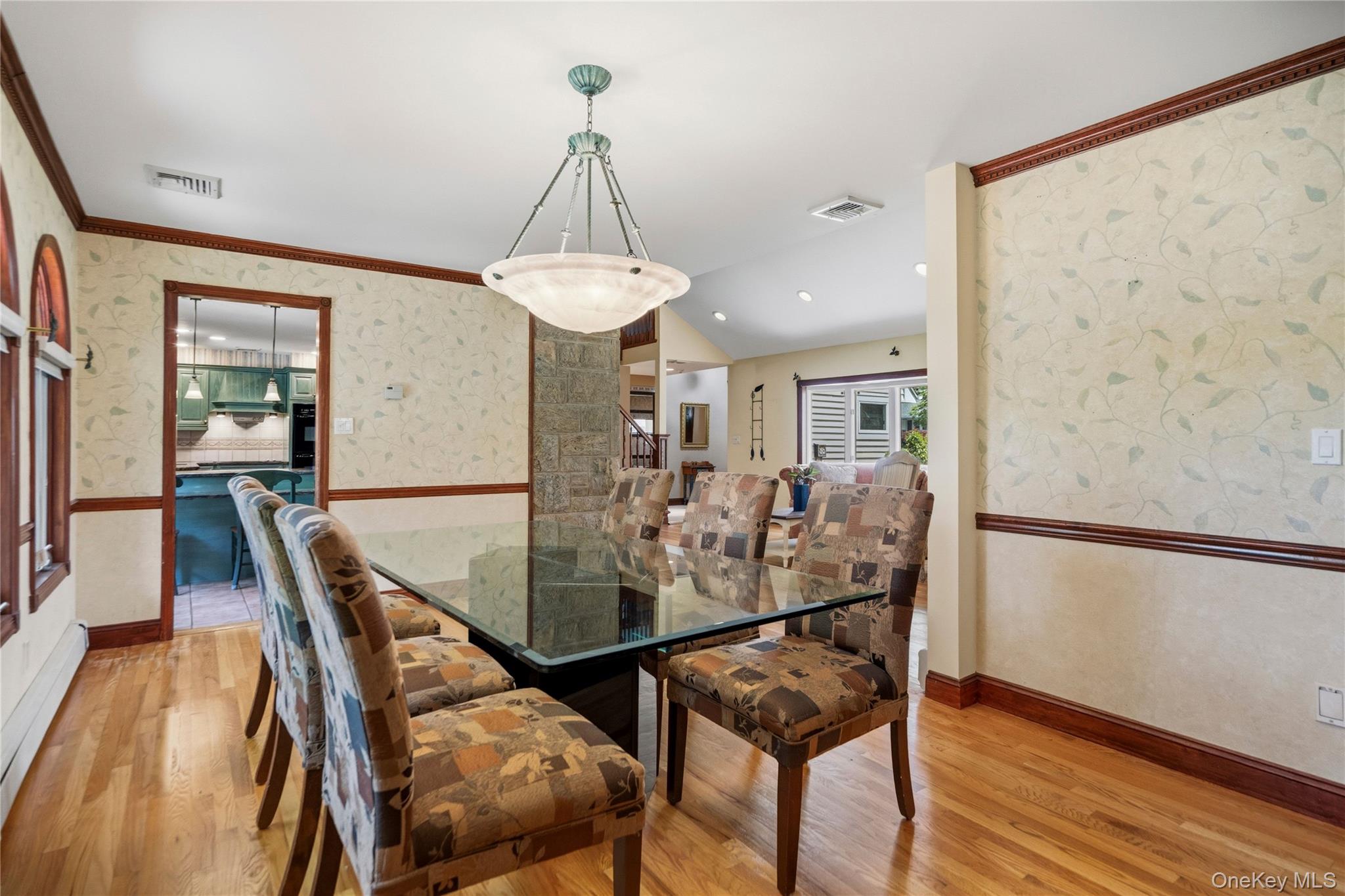 565 Mohawk Road West West Hempstead, NY 11552 - Photo 13 of 48