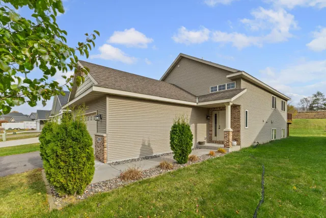 $354,500 | 2002 Buffalo Run Road, Buffalo, MN 55313