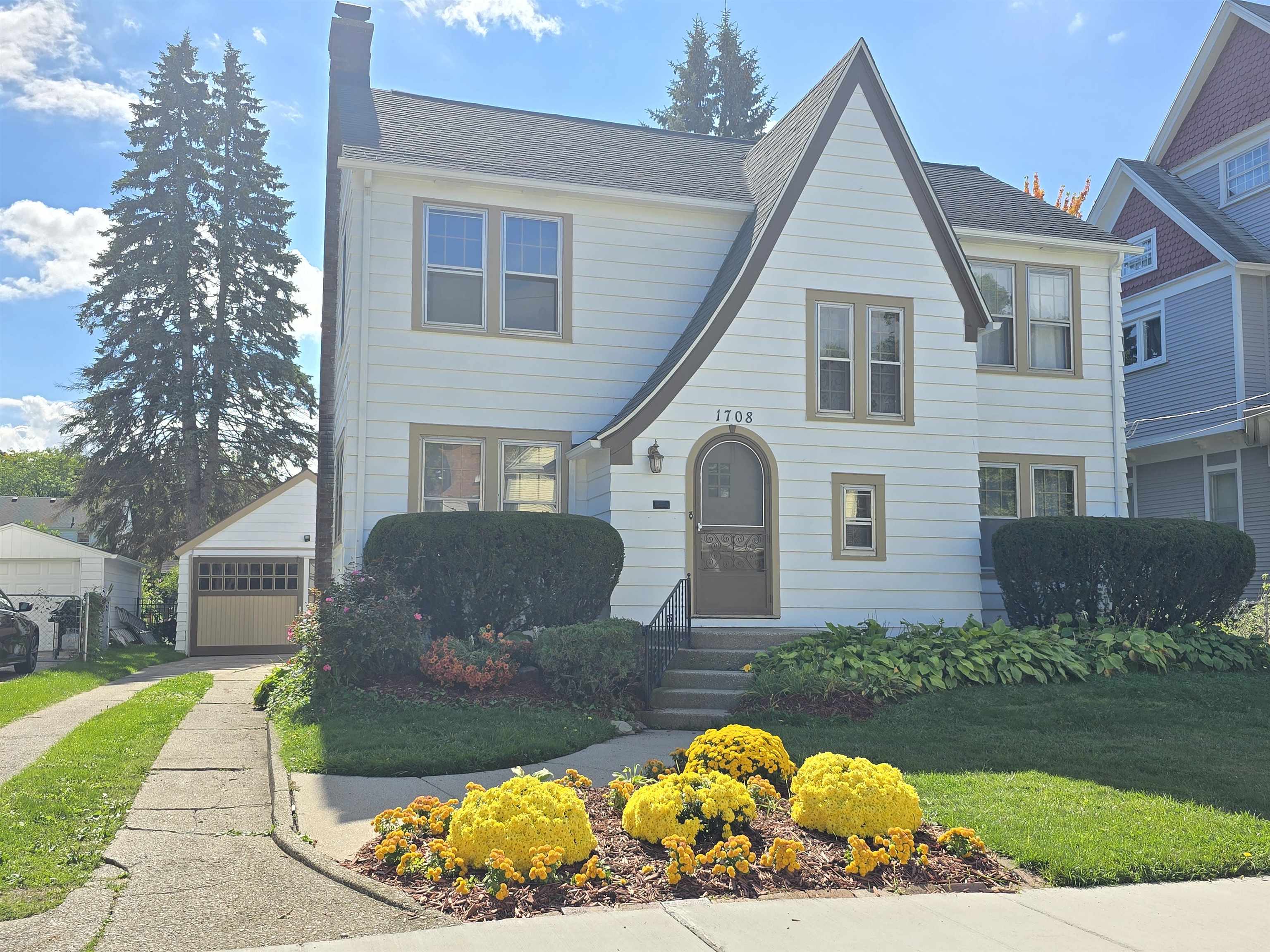 1708 6th Street Bay City, MI 48708 - Photo 1 of 37 Gallery Image 1