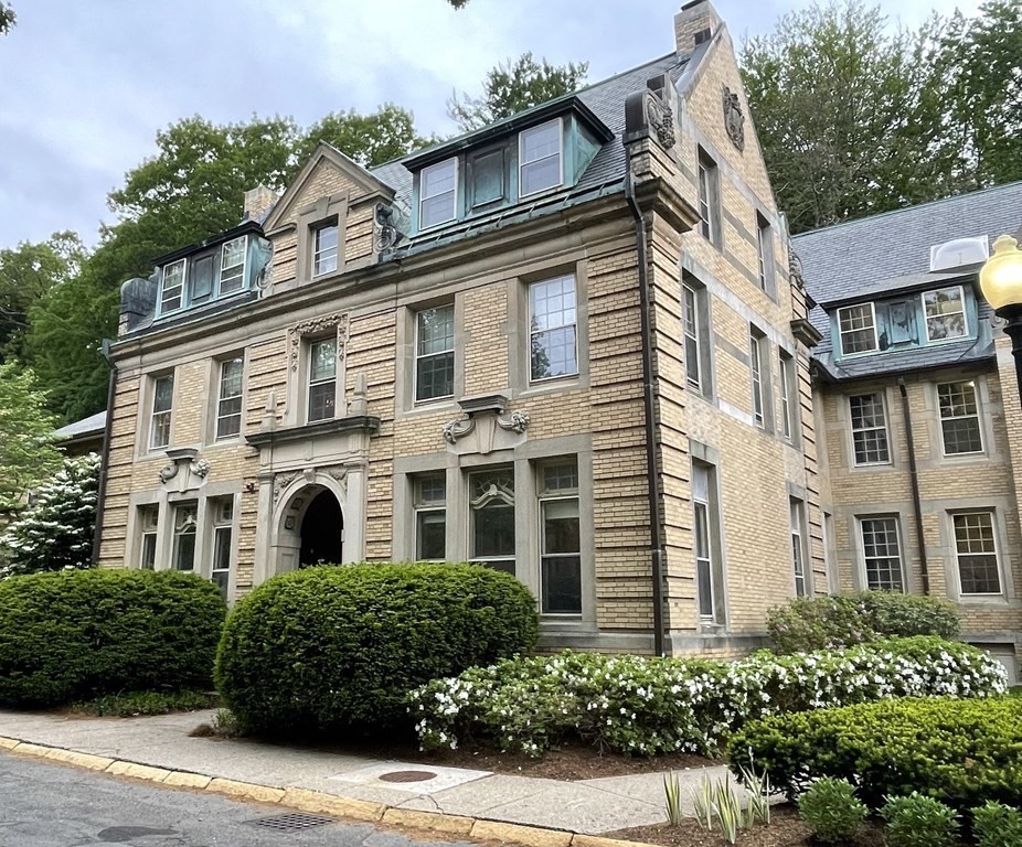 65 Glen Road, Unit H2 Brookline, MA 02445 - Photo 2 of 34 a view of a white building among the street with palm trees