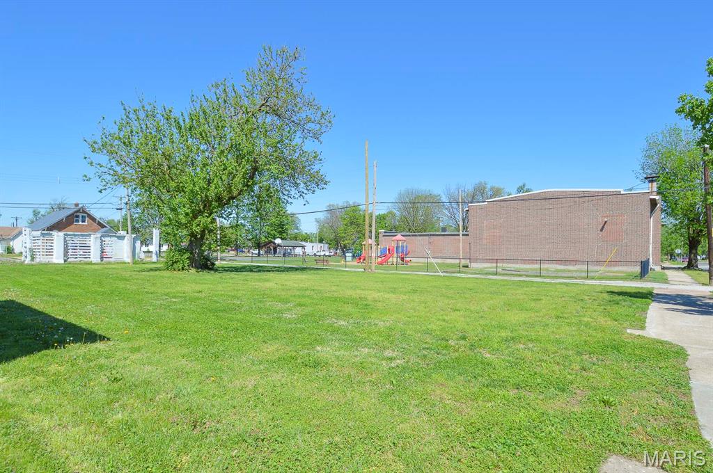 1647 Maple Street Granite City, IL 62040 - Photo 7 of 17
