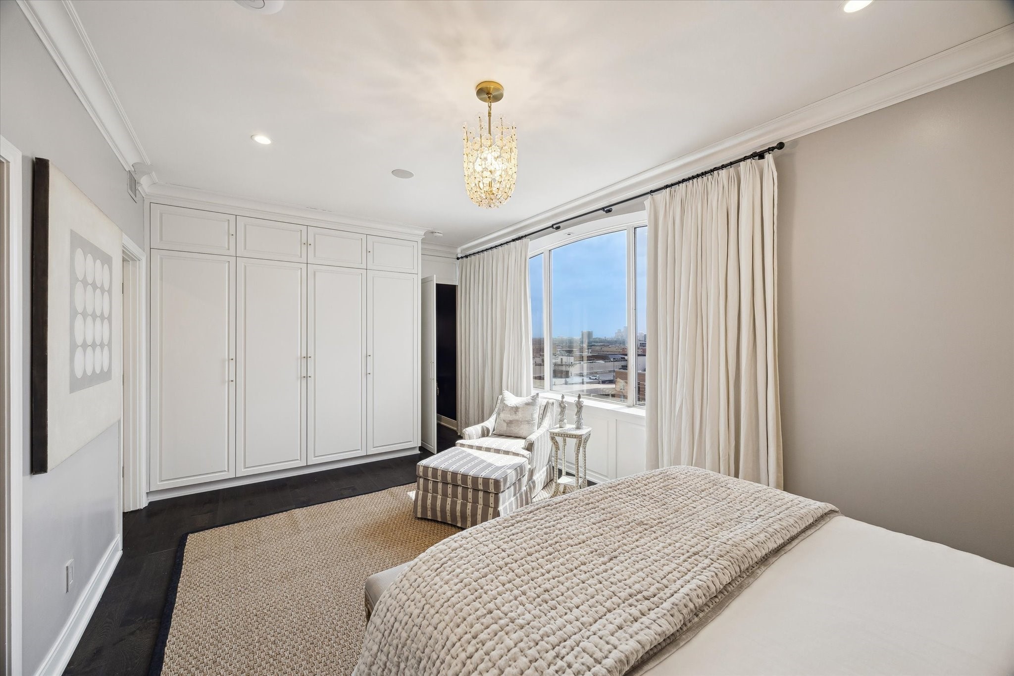 2701 Westheimer Road, Unit PHW Houston, TX 77098 - Photo 17 of 40 Secondary ensuite bedroom features hand crafted closets and storage.