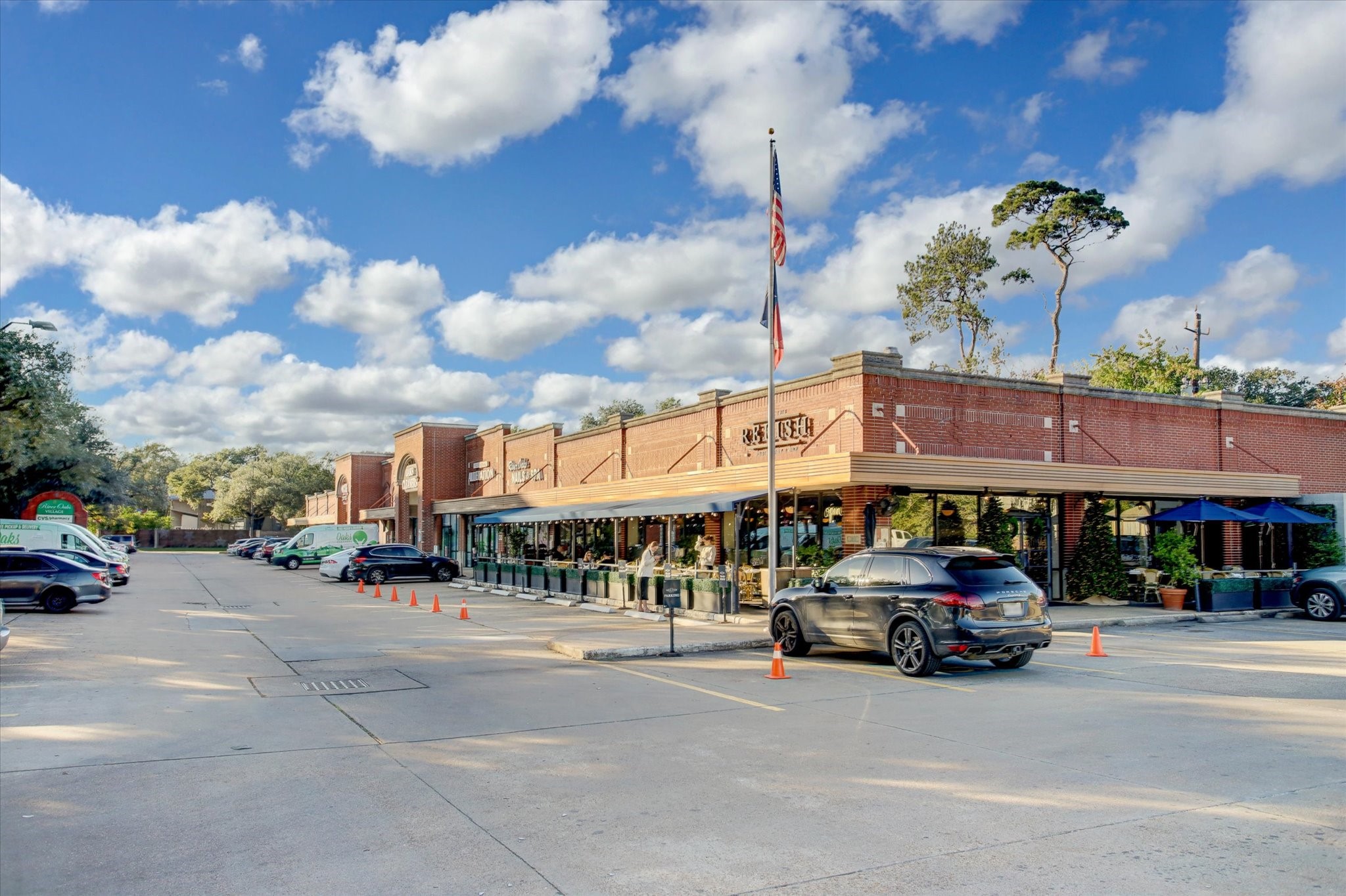 2701 Westheimer Road, Unit PHW Houston, TX 77098 - Photo 27 of 40 Walkable dining venues
