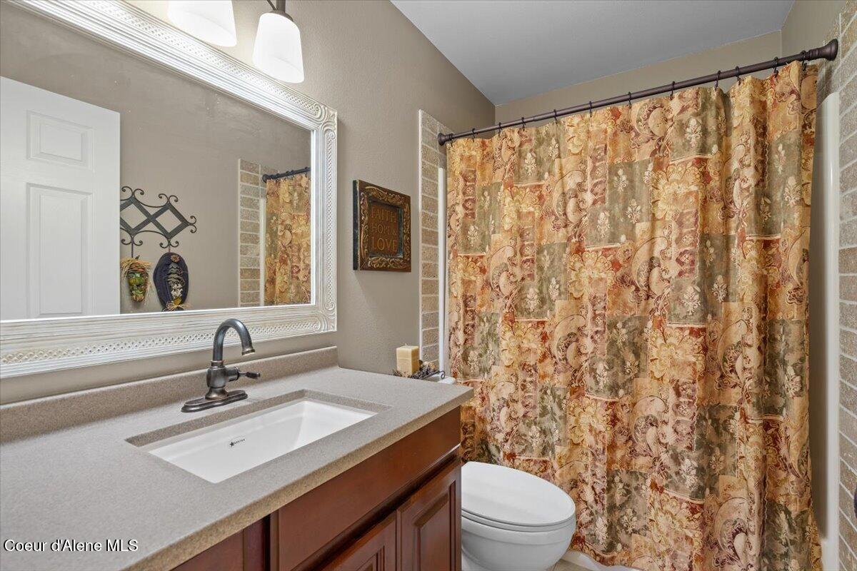 16289 West Summerfield Road Post Falls, ID 83854 - Photo 28 of 66 hall full bath up