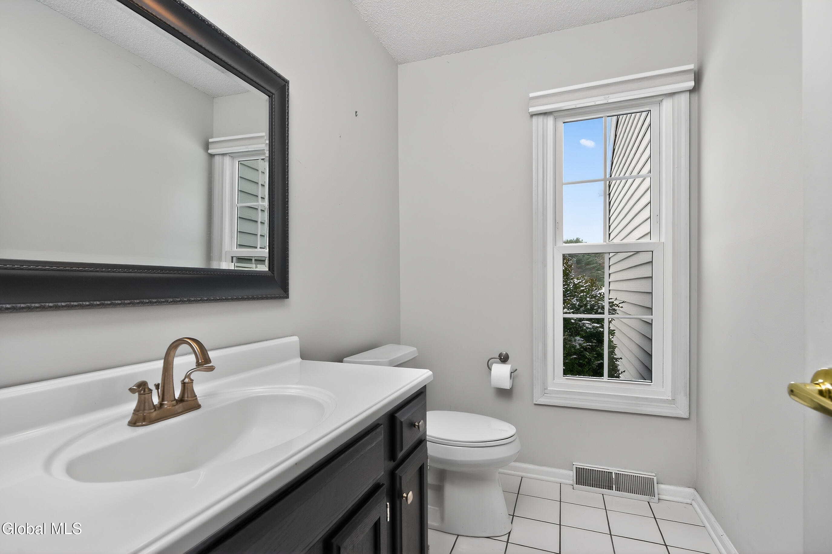 1 Ridgefield Drive Guilderland, NY 12186 - Photo 23 of 58 008-1-Ridgefield-Dr-Voorheesville-NY-121