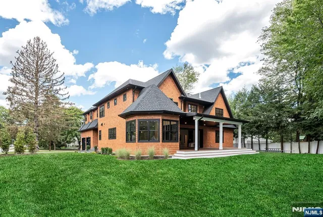 a view of a house with a backyard