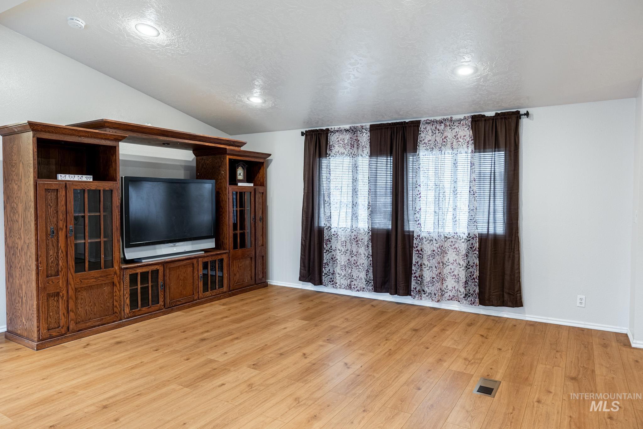 759 Northwest 8th Street, Unit 19 Ontario, OR 97914 - Photo 7 of 38