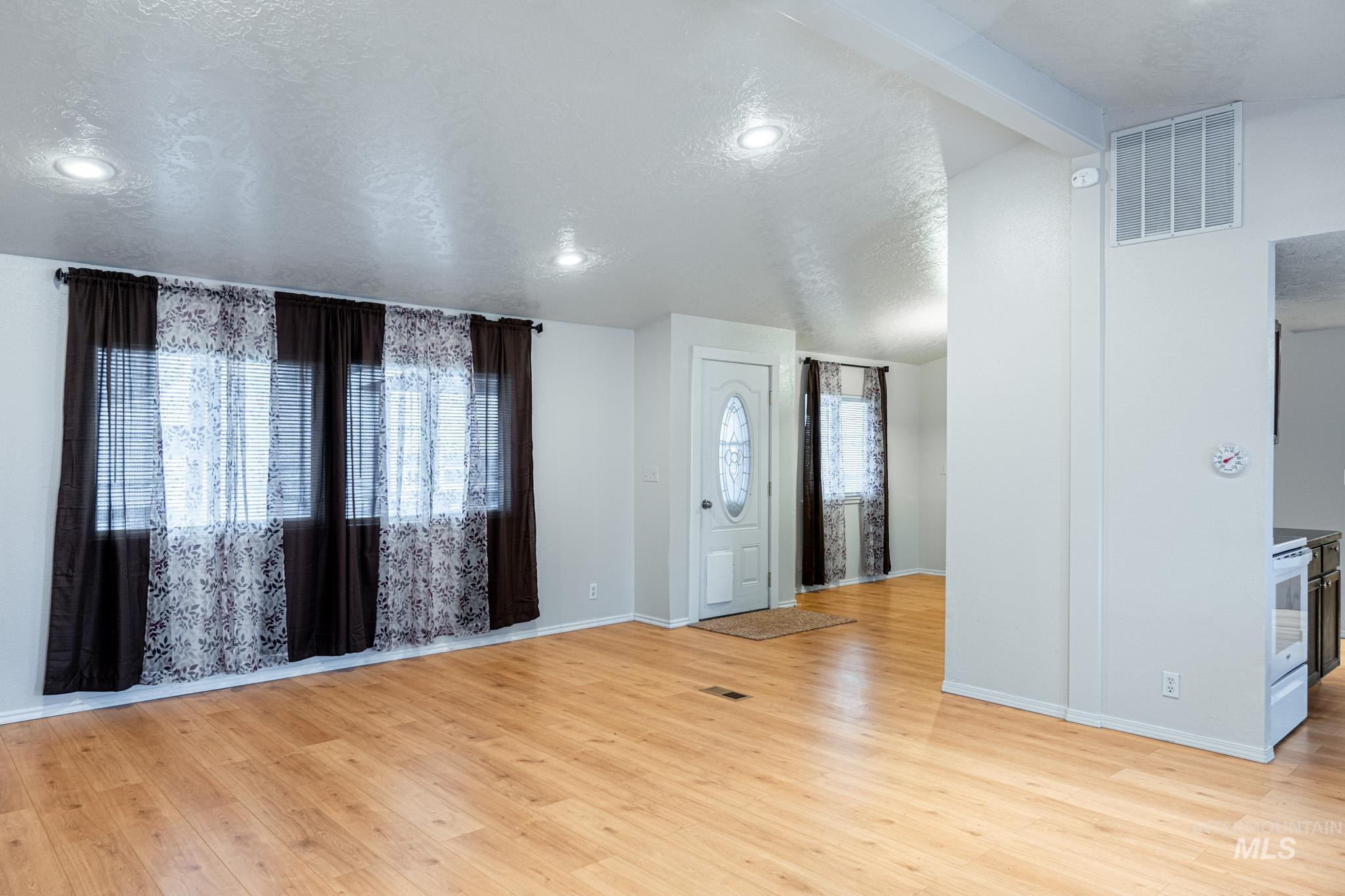 759 Northwest 8th Street, Unit 19 Ontario, OR 97914 - Photo 8 of 38