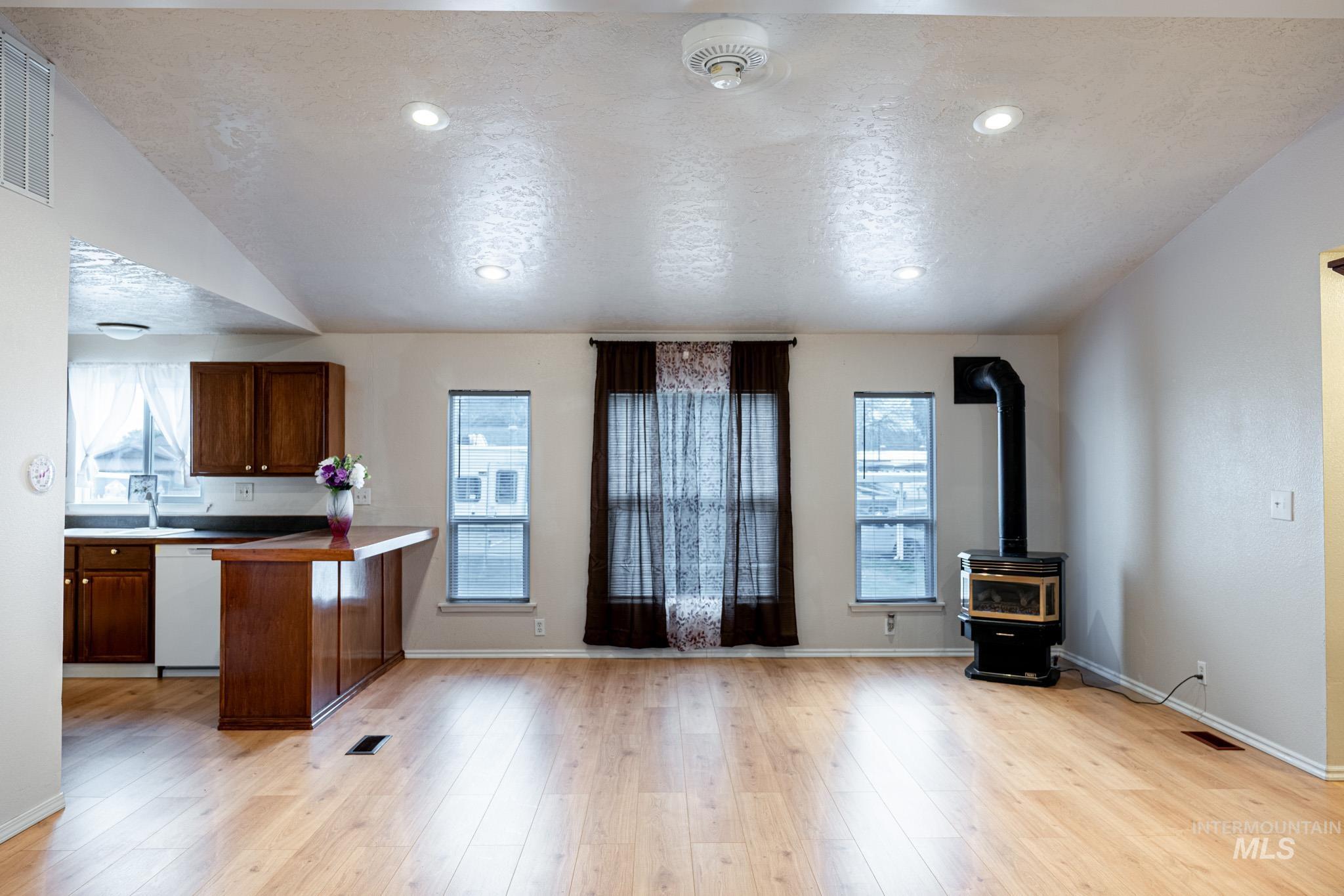 759 Northwest 8th Street, Unit 19 Ontario, OR 97914 - Photo 9 of 38