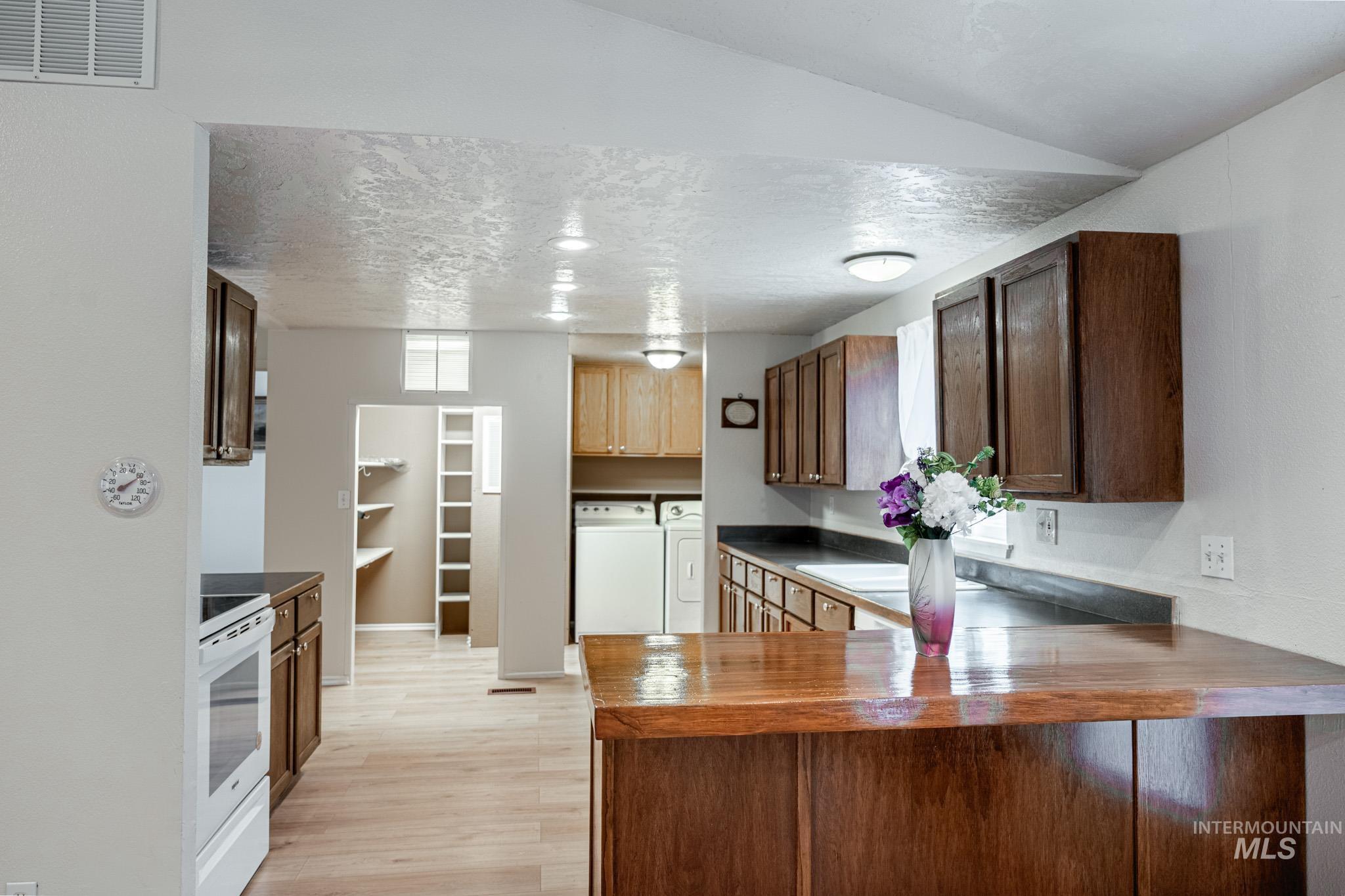 759 Northwest 8th Street, Unit 19 Ontario, OR 97914 - Photo 10 of 38