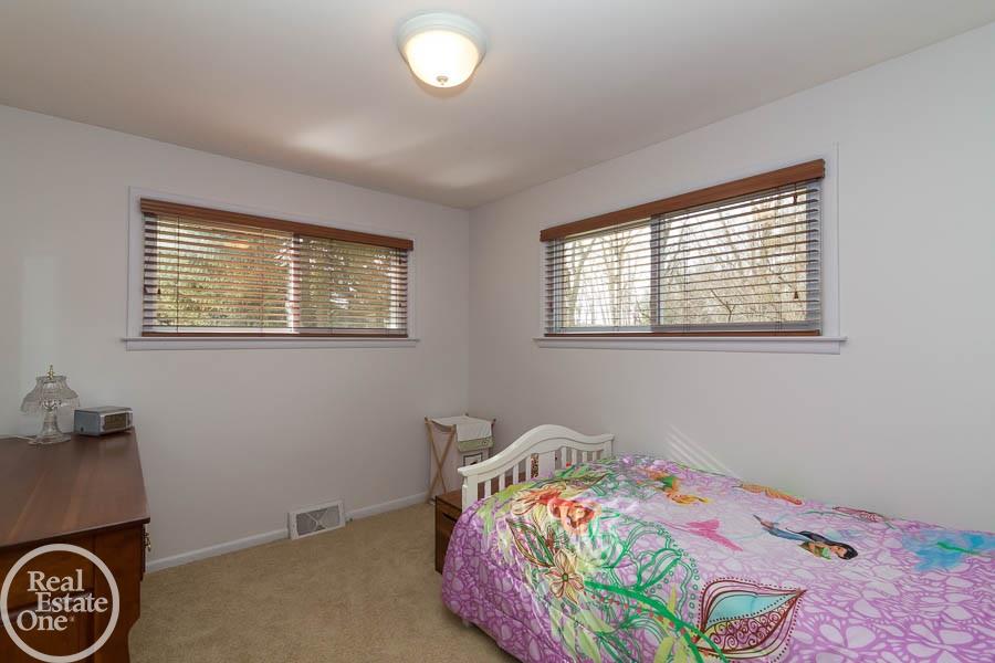 291 Maplehill Road Rochester Hills, MI 48306 - Photo 14 of 18