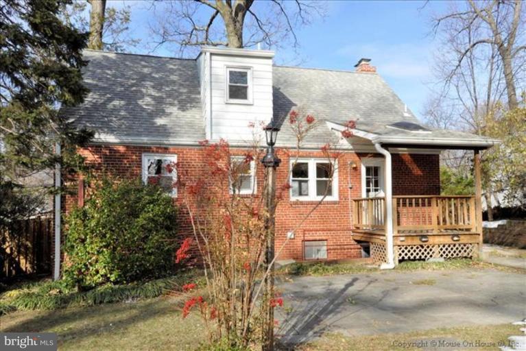 602 Lanark Way Silver Spring, MD 20901 - Photo 21 of 24 a front view of a house with a yard