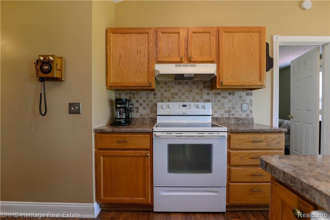 10100 Chase Lake Road Fowlerville, MI 48836 - Photo 13 of 41 Kitchen Appliances Stay